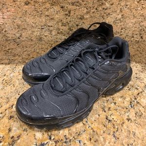 *Nike AirMax* “Black” brand new size 13